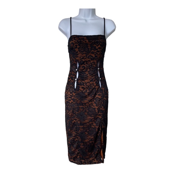 Fashion Nova Dresses & Skirts - Fashion nova women’s midi lace dress